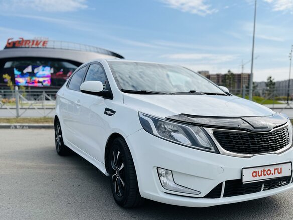 2013 Kia Rio 4-speed III, белый, 950000 рублей - вид 5