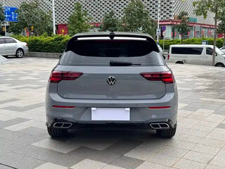 2023 Volkswagen Golf VIII, серый, 2050000 рублей, вид 3