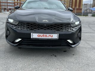 2021 Kia K5 III, чёрный, 2530000 рублей, вид 1