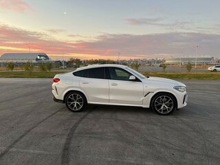 2020 BMW X6 30d III (G06), белый, 6999990 рублей, вид 4