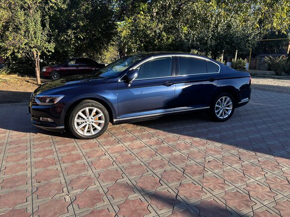 2015 Volkswagen Passat B8, синий, 1800000 рублей - вид 16