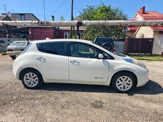 2012 Nissan Leaf I (ZE0/AZE0), белый, 1650000 рублей, вид 5