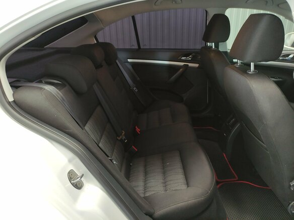 2012 Skoda Octavia II (A5) Рестайлинг, белый - вид 9