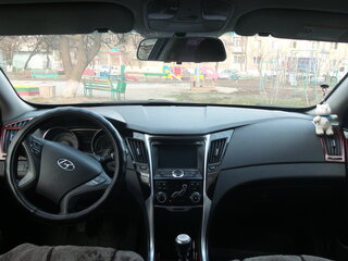 2011 Hyundai Sonata VI (YF), серебристый, 1200000 рублей, вид 2