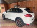 2011 Porsche Cayenne Turbo II (958), белый, 2400000 рублей - вид 2