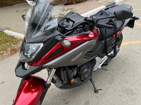 2020 Honda NC 750X, красный, 1150000 рублей, вид 4