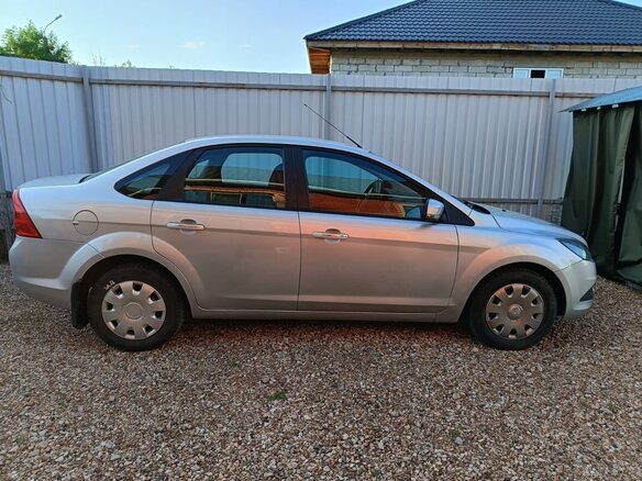 2009 Ford Focus II Рестайлинг, серебристый, 500000 рублей - вид 3