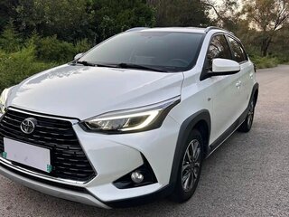2023 Toyota Yaris L X XP150 Рестайлинг, белый, 1710000 рублей, вид 1