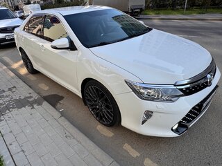 2016 Toyota Camry VII (XV50) Рестайлинг, белый, 2190000 рублей, вид 3