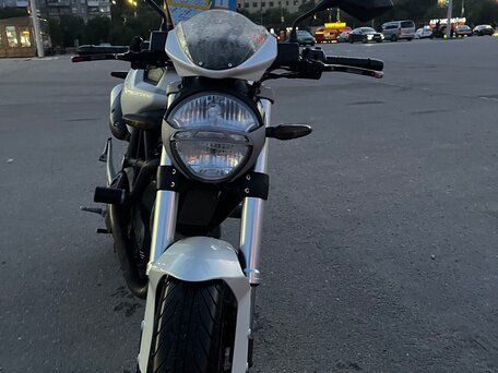 2010 Ducati Monster 696, белый, 490000 рублей, вид 2