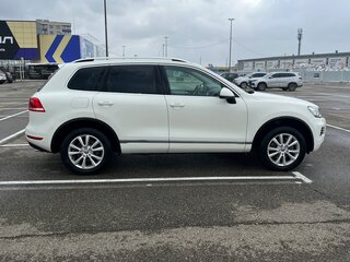 2011 Volkswagen Touareg II, белый, 2450000 рублей, вид 4