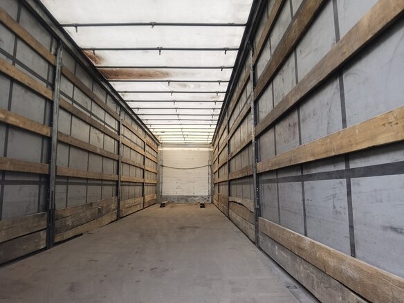 2020 Schmitz Cargobull 9084, серебристый, 4750000 рублей - вид 1