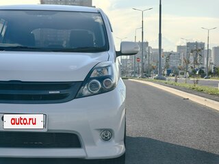 2010 Toyota ISis I Рестайлинг, белый, 1399999 рублей, вид 3
