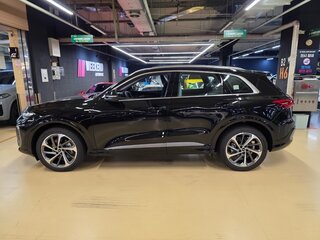 2026 Audi Q5 40 TDI III (GU), чёрный, 8689777 рублей, вид 3