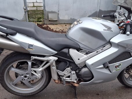 2005 Honda VFR 800, серебристый, 465000 рублей, вид 5