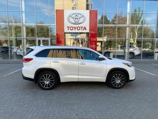 2019 Toyota Highlander III (XU50) Рестайлинг, белый, 3499000 рублей, вид 4