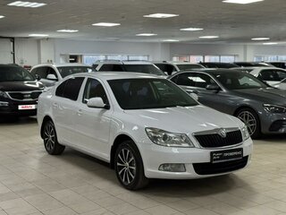 2013 Skoda Octavia II (A5) Рестайлинг, белый, 675000 рублей, вид 3