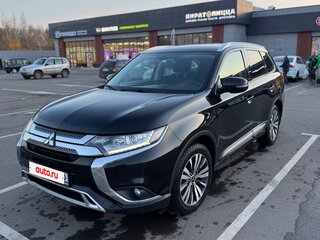 2019 Mitsubishi Outlander III Рестайлинг 3, чёрный, 1700000 рублей, вид 1