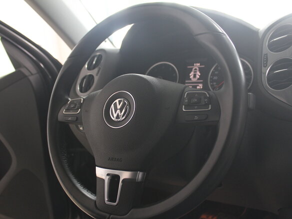 2014 Volkswagen Tiguan I Рестайлинг, чёрный, 1500000 рублей - вид 8