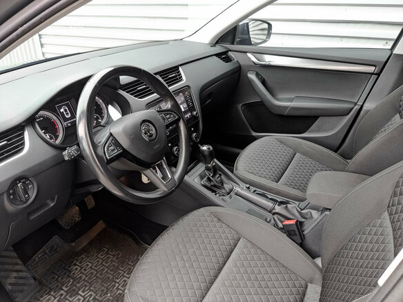 2017 Skoda Octavia III (A7) Рестайлинг, серый, 1640000 рублей - вид 14