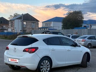 2011 Opel Astra J, белый, 555000 рублей, вид 3