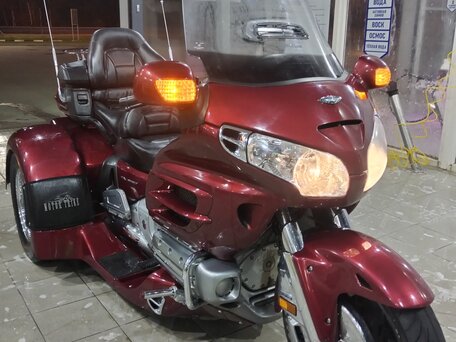 2005 Honda GL 1800 Gold Wing, красный, 2250000 рублей, вид 1