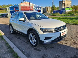 2017 Volkswagen Tiguan II, белый, 2250000 рублей, вид 4