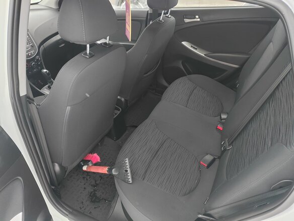 2015 Hyundai Solaris I Рестайлинг, серебристый, 845000 рублей - вид 7