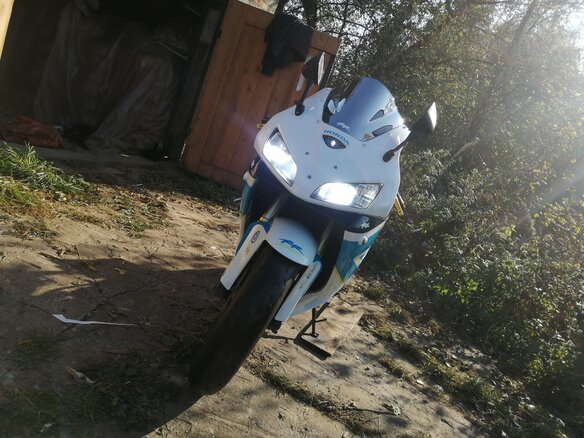 2005 Honda CBR 600RR, белый, 500000 рублей - вид 4