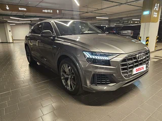 2019 Audi Q8 55 TFSI I (4M), серый, 4700000 рублей, вид 2