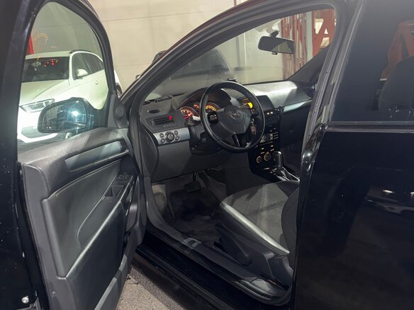 2010 Opel Astra GTC H Рестайлинг, чёрный, 580000 рублей - вид 10