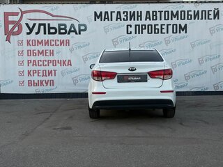 2016 Kia Rio III Рестайлинг, белый, 1010000 рублей, вид 5