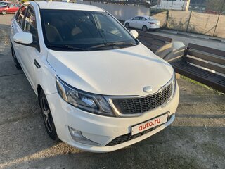 2014 Kia Rio 5-speed III, белый, 700000 рублей, вид 1