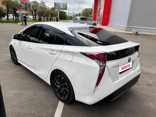 2016 Toyota Prius IV (XW50), белый, 1599999 рублей, вид 5