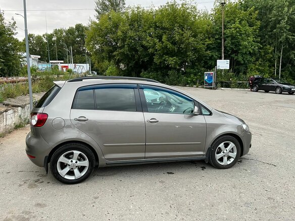 2011 Volkswagen Golf Plus II, серый, 850000 рублей - вид 1