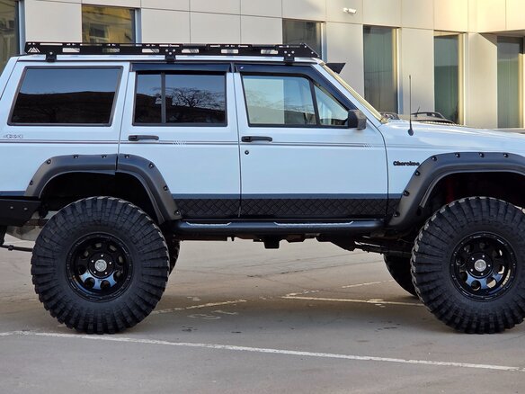 1993 Jeep Cherokee II (XJ), белый, 3000000 рублей - вид 5