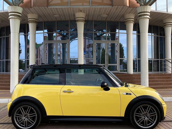 2004 Mini Hatch Cooper S I (R50), жёлтый - вид 3