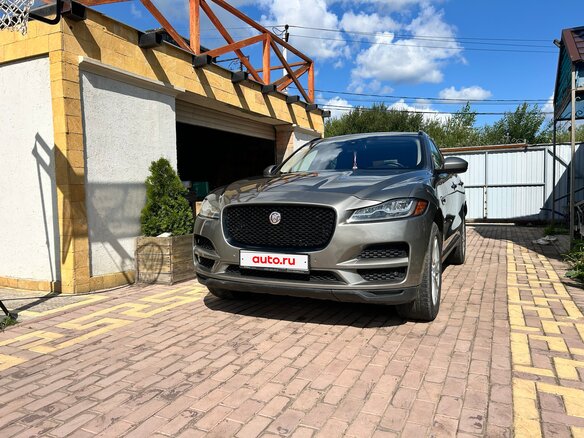 2017 Jaguar F-Pace I, серый, 2190000 рублей - вид 2