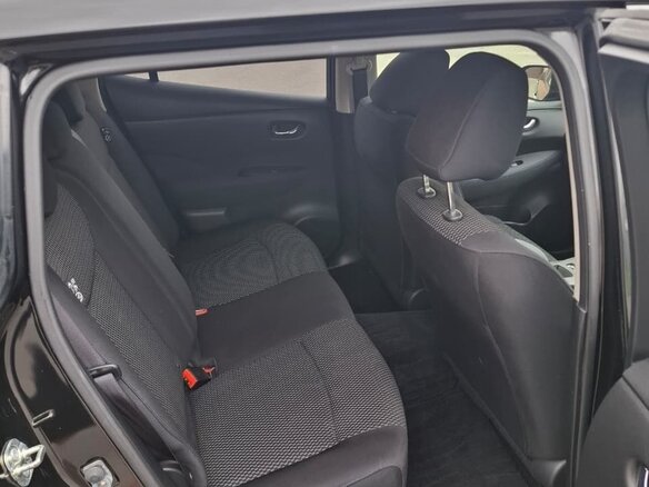 2013 Nissan Leaf (EM57) I (ZE0/AZE0), чёрный, 750000 рублей - вид 11