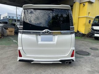 2021 Toyota Voxy III (R80) Рестайлинг, белый, 1706000 рублей, вид 4
