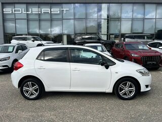2008 Toyota Auris I, белый, 569000 рублей, вид 3