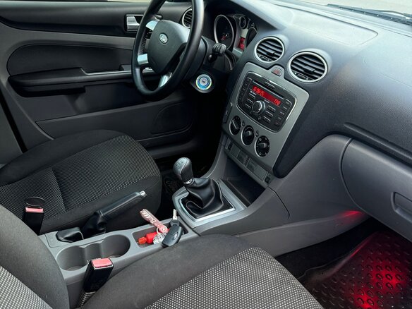 2010 Ford Focus II Рестайлинг, чёрный, 610000 рублей - вид 5