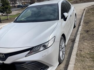 2019 Toyota Camry VIII (XV70), белый, 3900000 рублей, вид 1