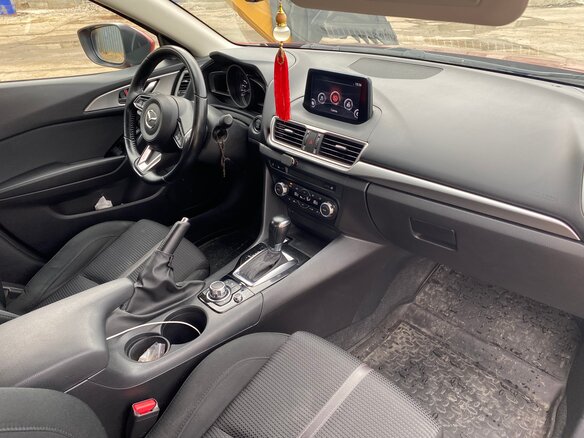 2017 Mazda 3 III (BM) Рестайлинг, красный, 2000000 рублей - вид 5