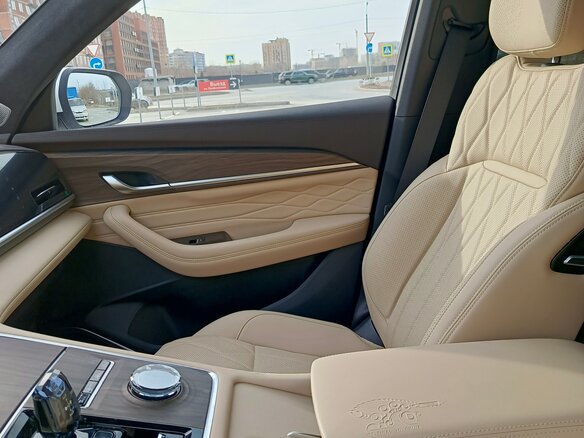 2025 Geely Monjaro (Xingyue L) I Рестайлинг (China Market), белый, 4250000 рублей - вид 23