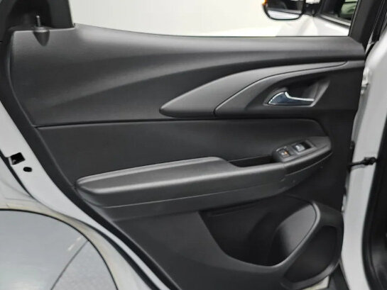 2023 Chevrolet TrailBlazer III Рестайлинг, белый, 1750000 рублей - вид 10