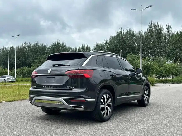 2022 Volkswagen Tayron I, чёрный, 2240000 рублей - вид 3