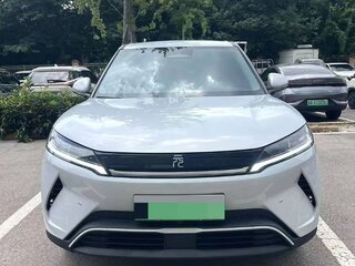 2025 BYD Yuan Up 45.12 kWh, серебристый, 1750000 рублей, вид 2
