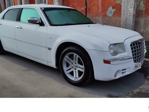 2004 Chrysler 300C I, белый, 850000 рублей - вид 2