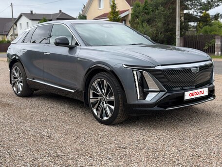 2023 Cadillac Lyriq, серебристый, 3900000 рублей, вид 3